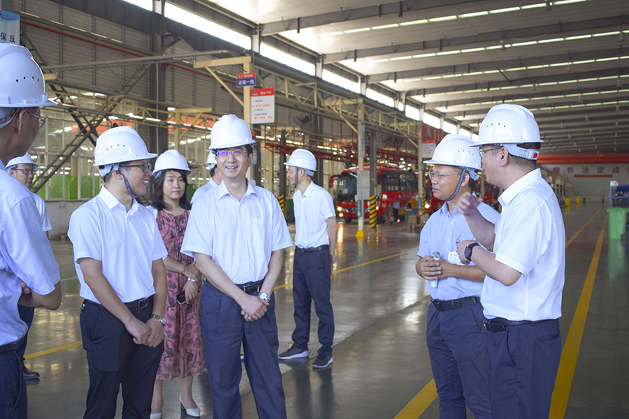 2021年7月7日自治區(qū)人大常委會副主任張曉欽率調(diào)研組到我司調(diào)研